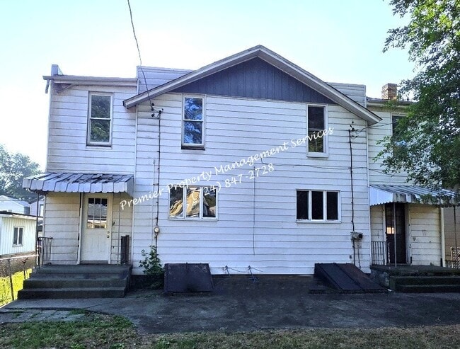 Building Photo - 1315 5th Ave Unit 1315 Rental