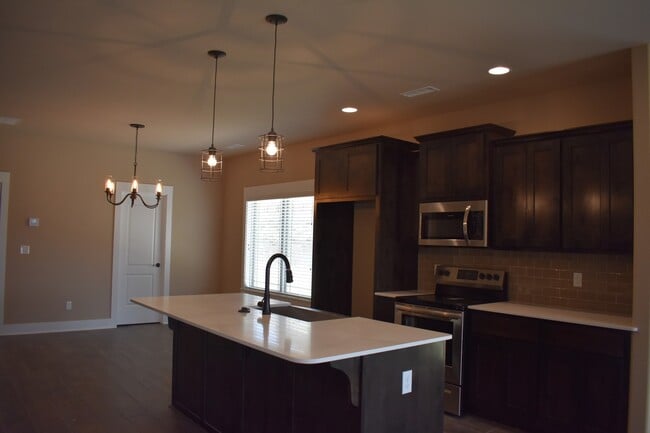 Photo - Upscale 4 Bedroom 3.5 Bathroom In The Heart of Fayetteville!!