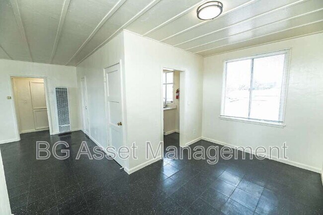 Photo - 1415 Visalia Ave