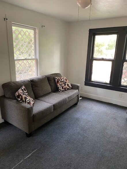 Photo - 256 E 75th St