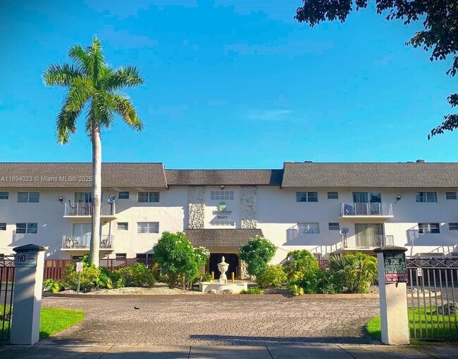Building Photo - 8475 SW 94th St Unit 112E