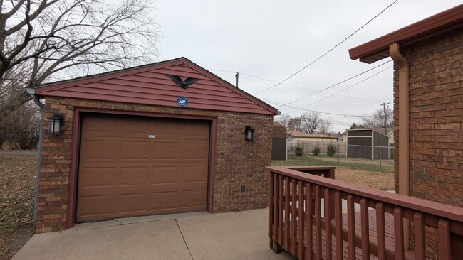 Photo - Well maintained 50s home with gorgeous kitchen