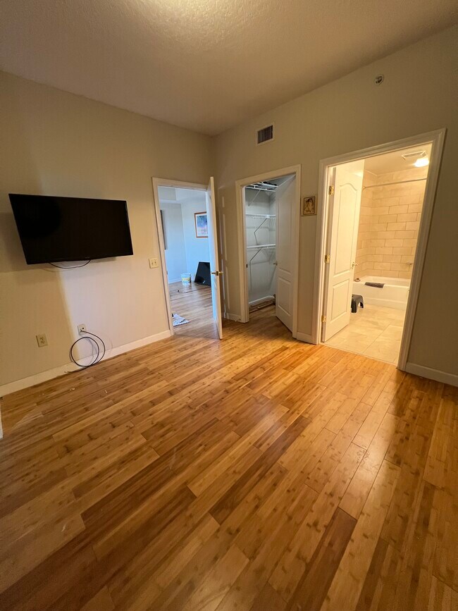 Photo - 195 14th St NE Unidad 810