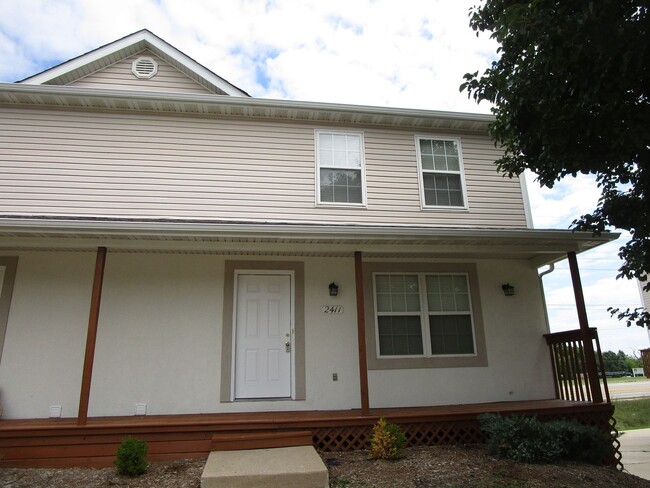Building Photo - 2409-2411 Northampton Dr. Unit 2411 Northampton Dr.