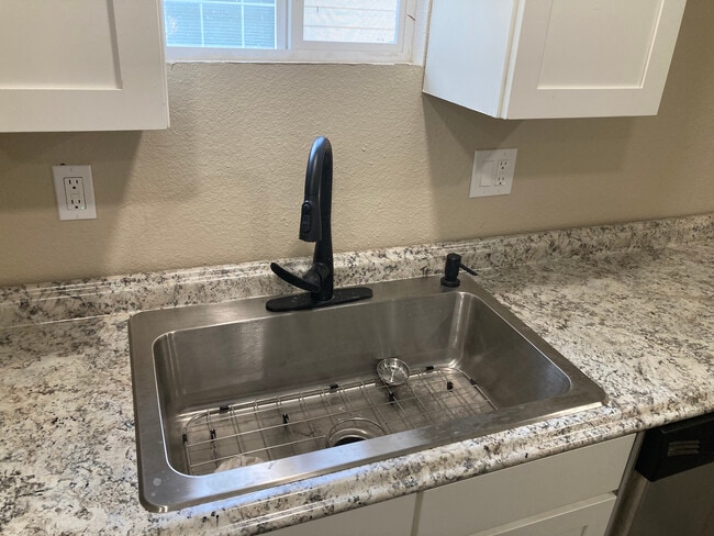 Photo - 2520 N Hickory St