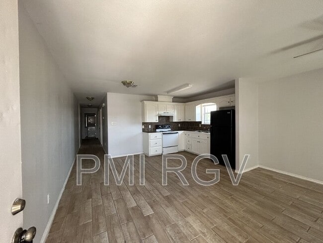 Photo - 2017 Graham Ave Unit 5