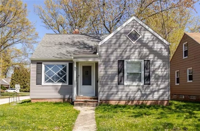 Photo - 475 E 250th St Casa