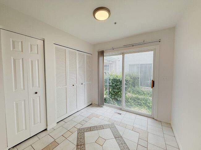 Photo - 2554 Dickens Dr