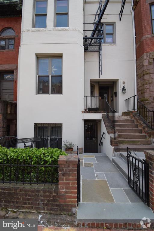 Building Photo - 2112 O St NW Unit 4 Rental