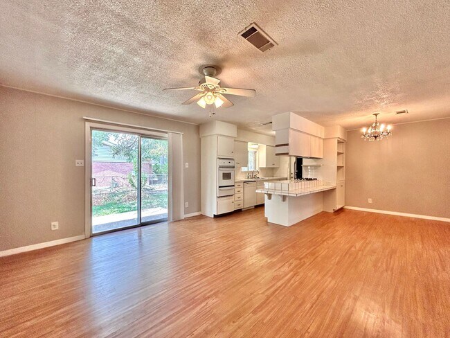 Photo - 3 Bed, 2 Bath Home – Fully Equipped & Move...