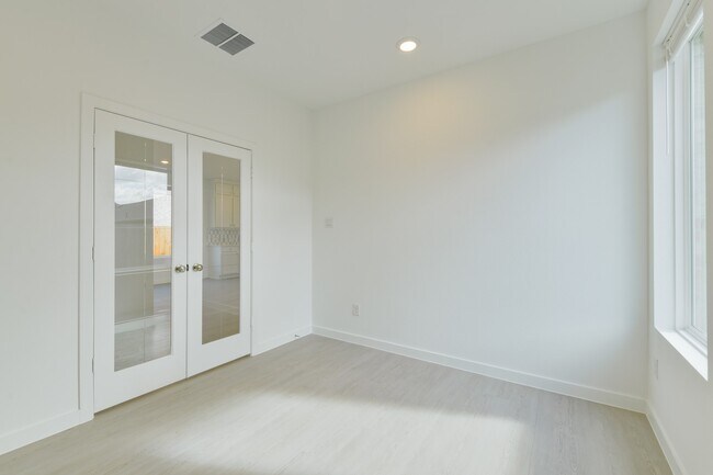 Photo - 5815 Linda Cv Ln