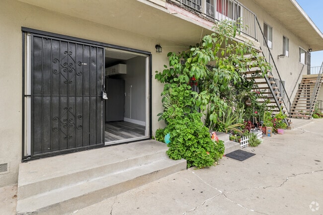 1BR, 1BA - 500SF - View