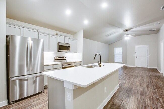 Photo - Beautiful 3/2/2 Tiffany Floor Plan