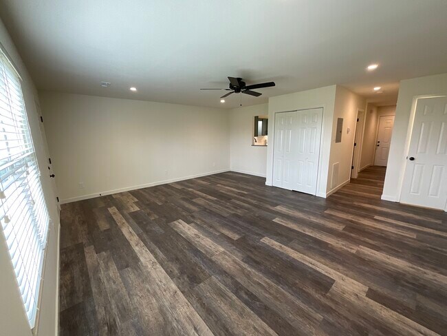 Photo - 2918 Montvale Rd