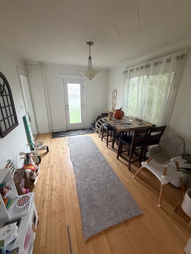 Photo - AVAILABLE December! - 3 Bed 1 Bath Home!