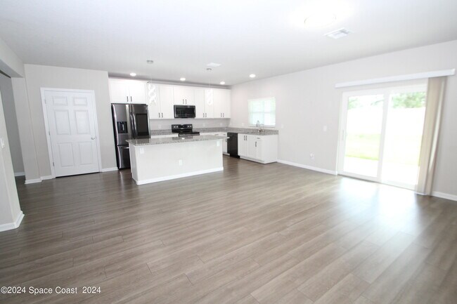 Photo - 695 Boughton Way