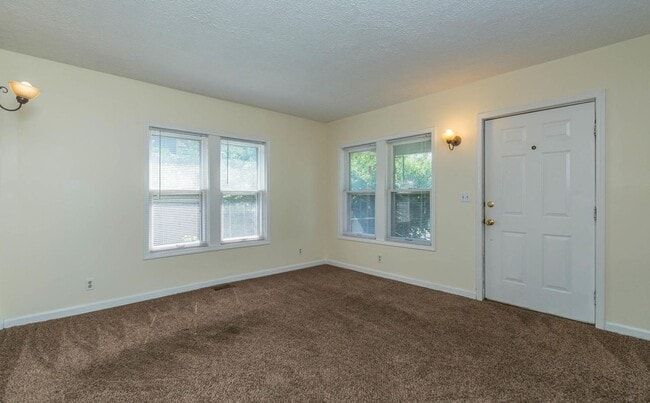 Photo - 113 E 15th St