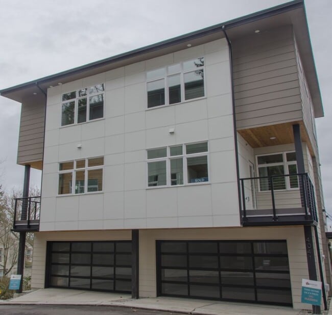 3Bd/3.5Ba Bellevue Townhouse - 3Bd/3.5Ba Bellevue Townhouse