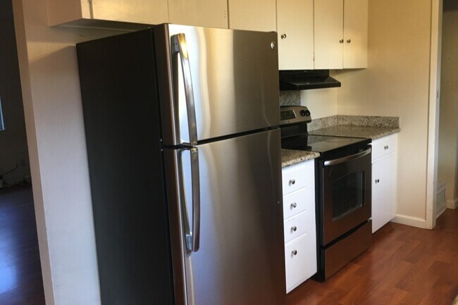 Photo - 456 Oak St Unidad H