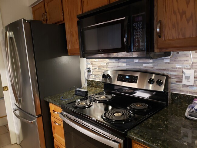 Built-in Microwave - 505 Oppenheimer Dr Unidad # 511