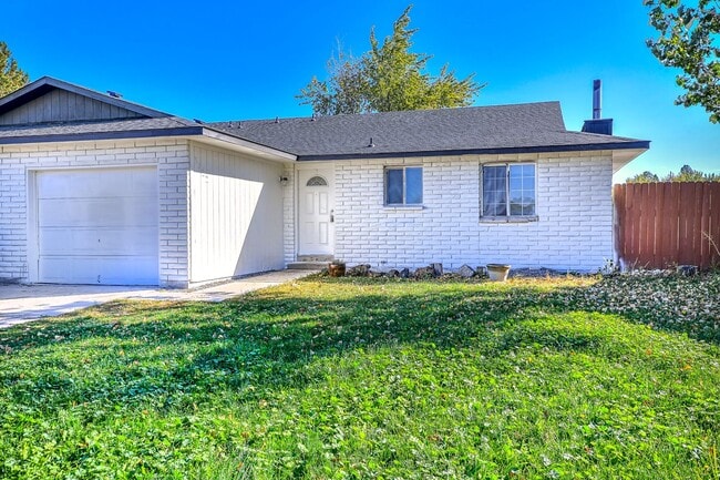 Photo - 3 Bedroom 1 Bathroom Duplex in SW Boise