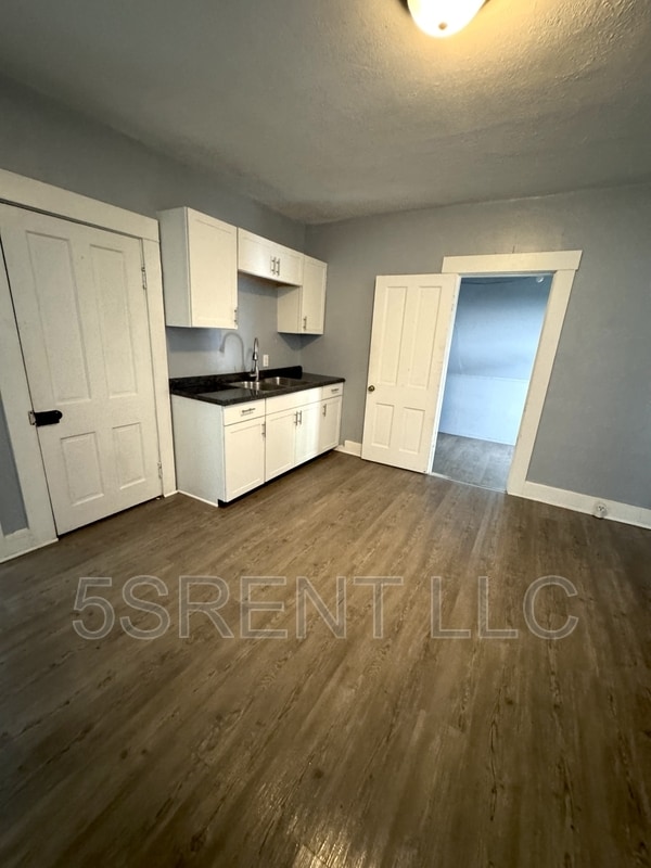 Building Photo - 408 Gray Ave Rental