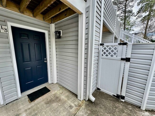 Photo - 400 Cambridge Cir