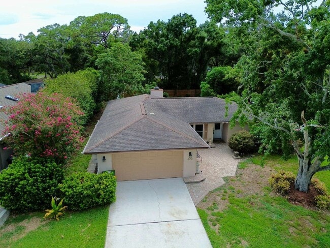 Building Photo - 423 Whispering Oaks Ct