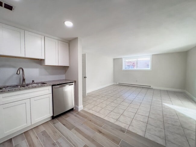 Photo - 592 American Legion Hwy Unit 3