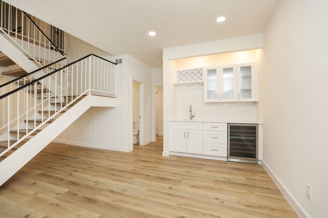 Building Photo - 1115 Augusta Dr Unit A2