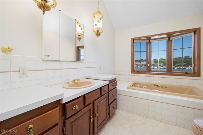 Building Photo - 4591 S Memorial Shoreway Dr