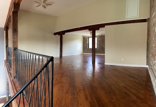 27 N Main St Unit 2