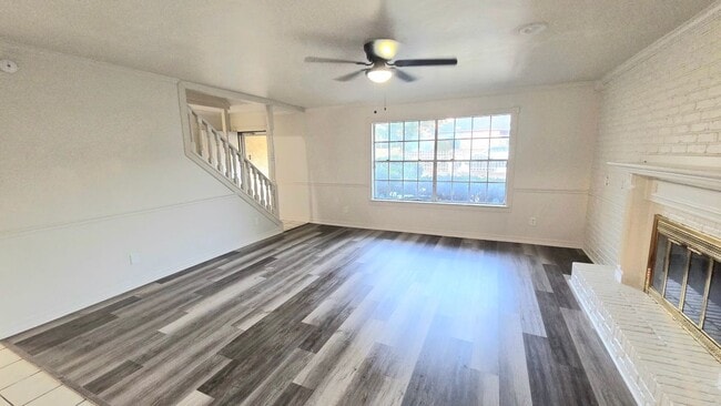 Photo - 215 Johnson Dr