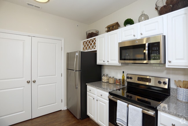 Kitchen/2BR, 2BA - 1106 SF