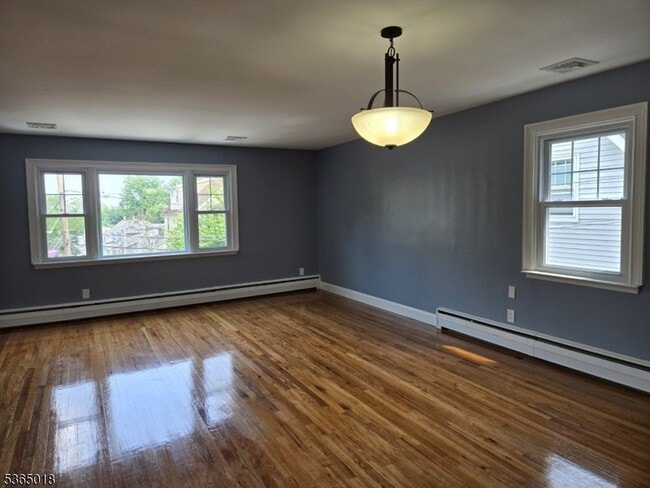 Building Photo - 33 Park Dr N Unit 2