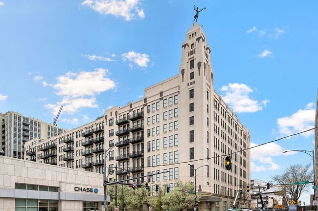 Building Photo - 758 N Larrabee St Unit 526