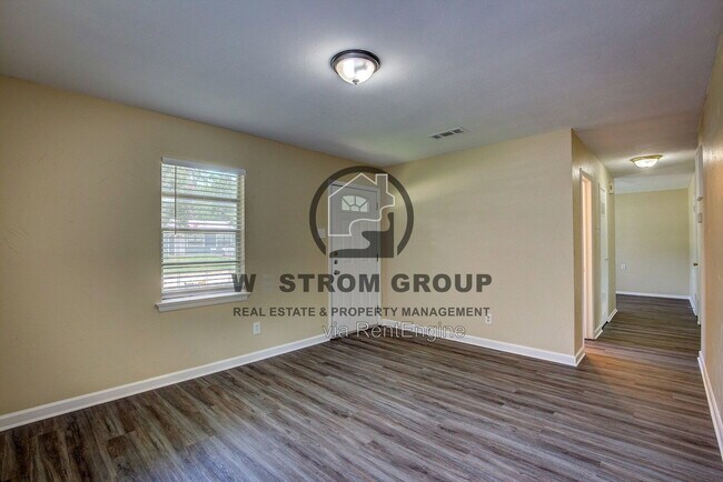 Photo - 820 Collin Dr