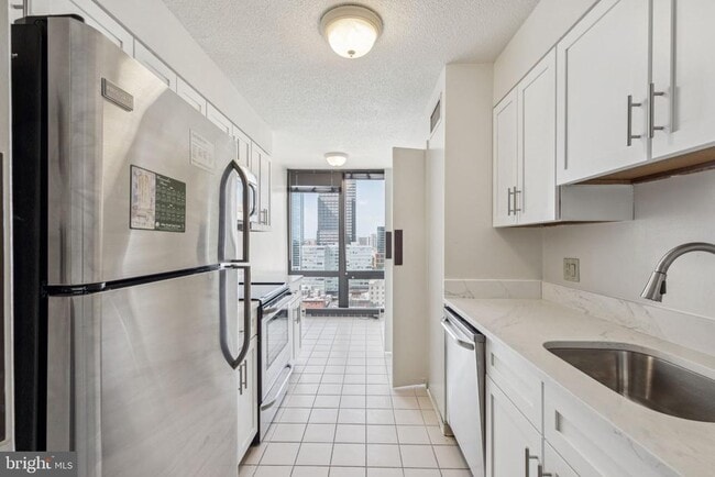 Photo - 2020 Walnut St Unit 21B