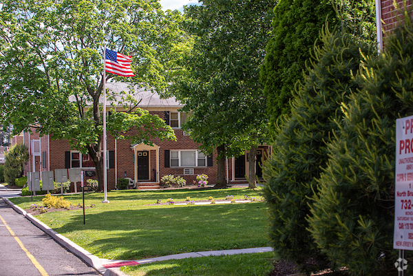 Building Photo - Lincoln Gardens Rental