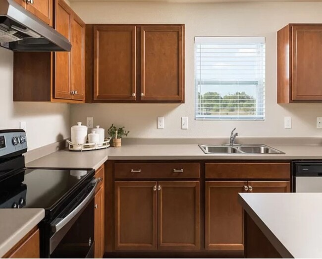 Photo - Large Newer Colonial for Lease
