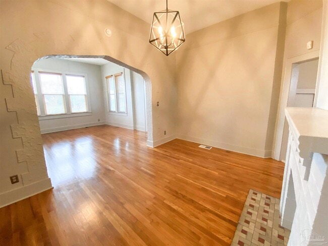 Photo - 1724 E La Rua St