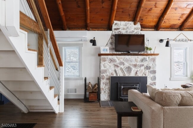 Photo - 377 Lakeside Rd