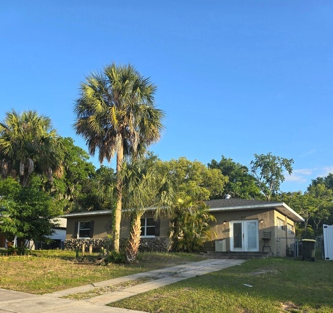 Building Photo - Glimpse Lake Minneola from the heart of do... Rental