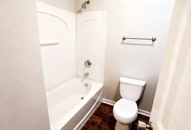 Photo - Room in House on York Rd