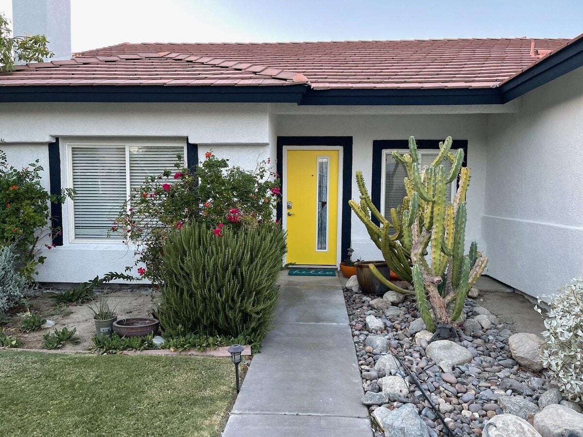 Photo - 3 Bed / 2 Bath with Spa and Pool!