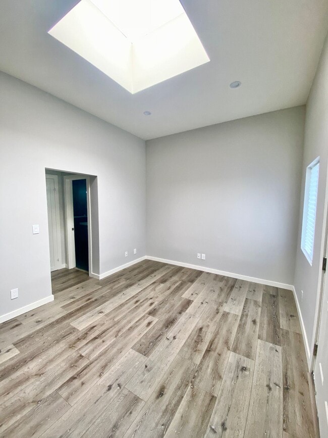 Photo - Sweet Spot Alert! Cozy 1 Bed in the Heart of LA