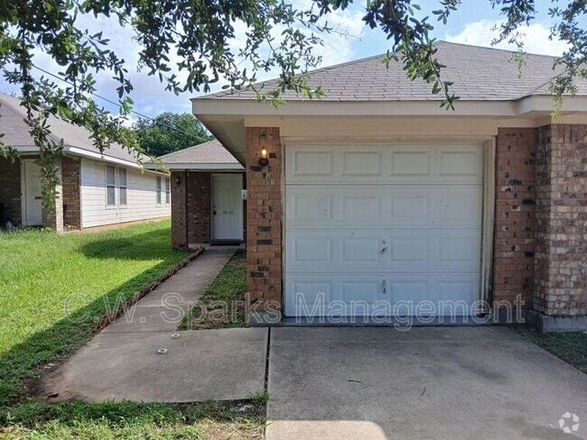 Building Photo - 13655 Biggs St Rental