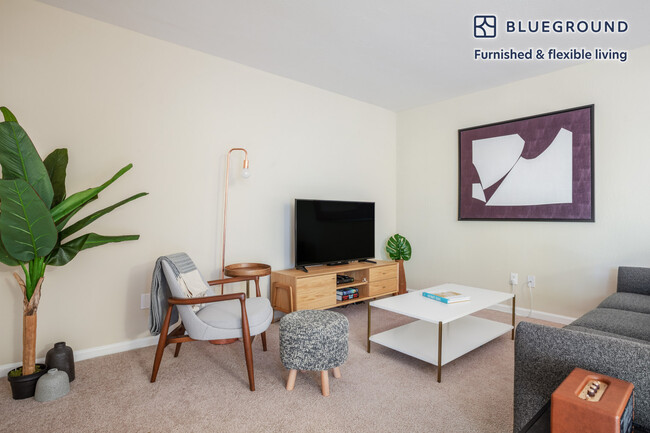 Building Photo - 877 Heatherstone Way Rental