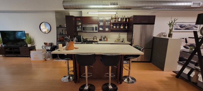 Photo - 1111 S Grand Ave Unidad 606