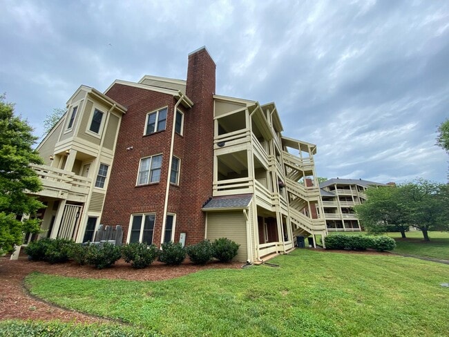 Photo - Convenient location in heart of Green Hills!